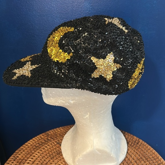 NWT Women’s Vintage 80’s All Sequin Ball Cap Hat Cap with Moon & Star Design - Picture 2 of 6